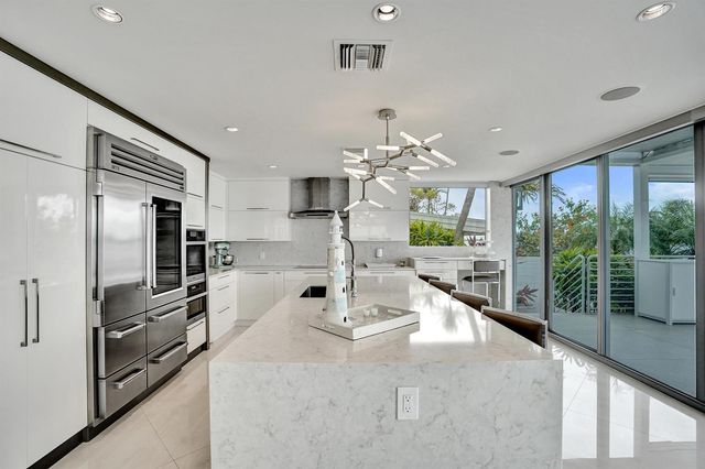 2200 SE 21ST Drive, Fort Lauderdale, FL 33316
