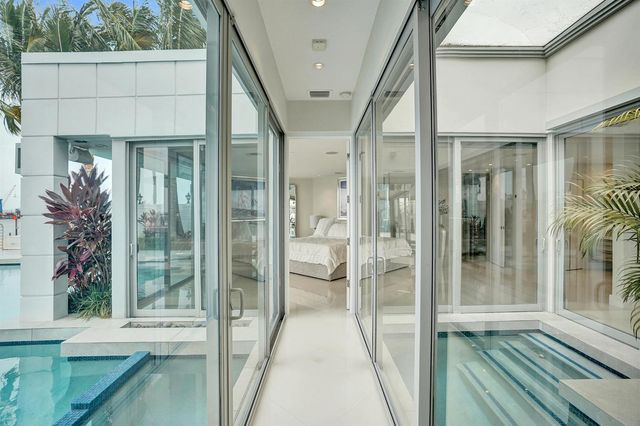 2200 SE 21ST Drive, Fort Lauderdale, FL 33316