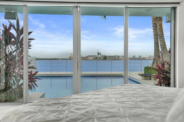 2200 SE 21ST Drive, Fort Lauderdale, FL 33316