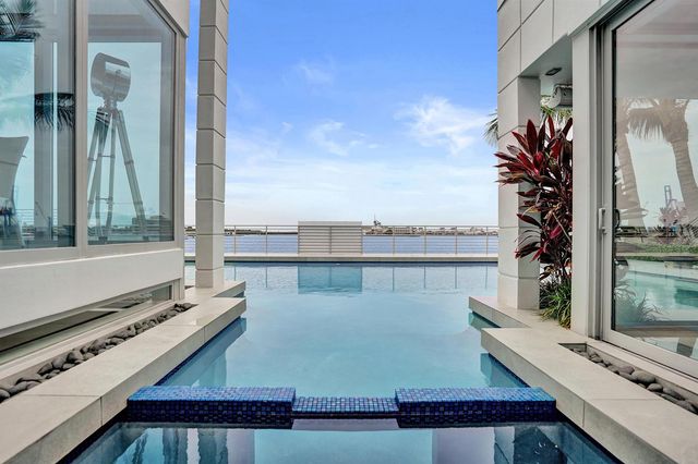 2200 SE 21ST Drive, Fort Lauderdale, FL 33316
