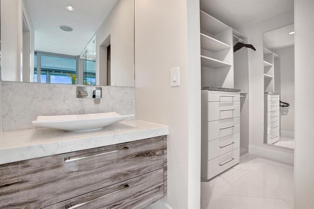 2200 SE 21ST Drive, Fort Lauderdale, FL 33316