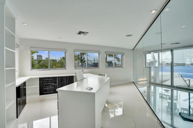2200 SE 21ST Drive, Fort Lauderdale, FL 33316
