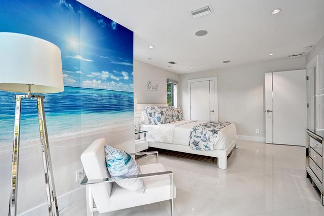2200 SE 21ST Drive, Fort Lauderdale, FL 33316