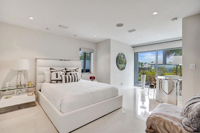 2200 SE 21ST Drive, Fort Lauderdale, FL 33316