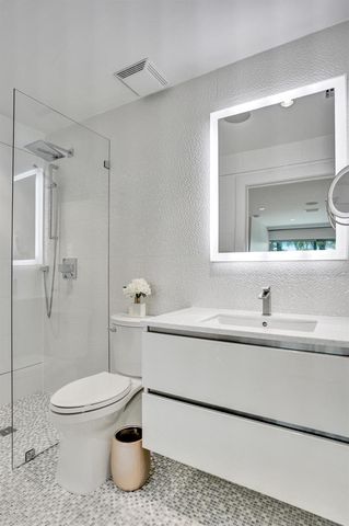 2200 SE 21ST Drive, Fort Lauderdale, FL 33316