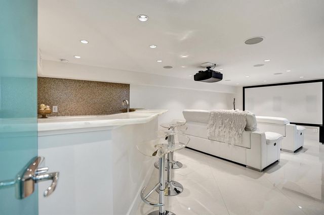 2200 SE 21ST Drive, Fort Lauderdale, FL 33316