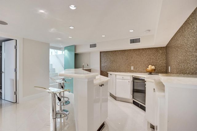 2200 SE 21ST Drive, Fort Lauderdale, FL 33316