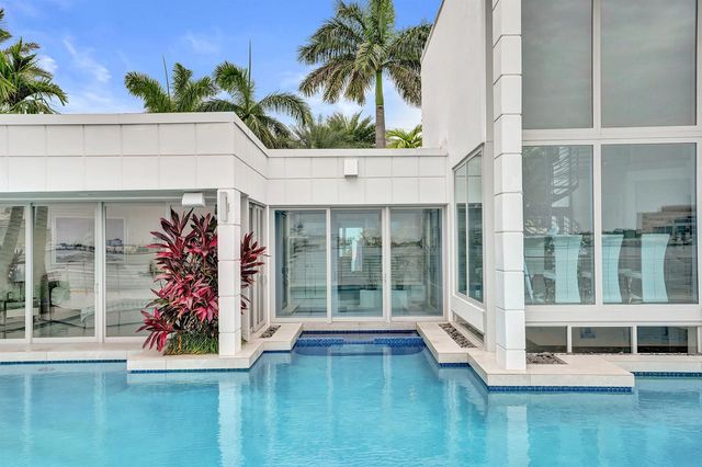 2200 SE 21ST Drive, Fort Lauderdale, FL 33316