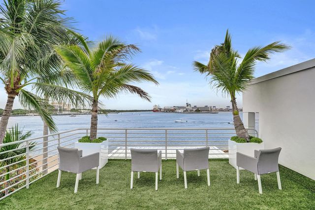 2200 SE 21ST Drive, Fort Lauderdale, FL 33316