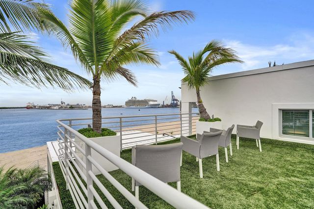 2200 SE 21ST Drive, Fort Lauderdale, FL 33316