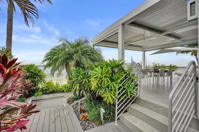 2200 SE 21ST Drive, Fort Lauderdale, FL 33316