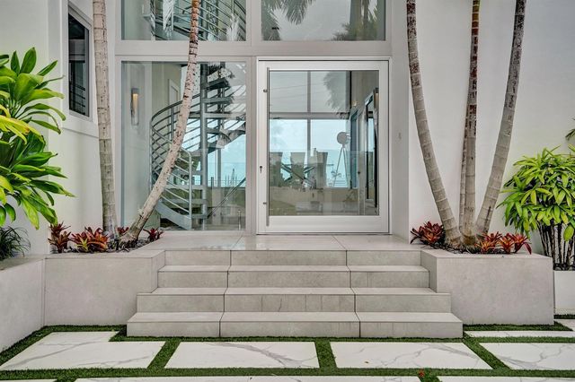 2200 SE 21ST Drive, Fort Lauderdale, FL 33316