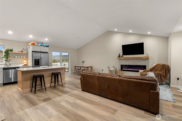 576 Saddle Rock Loop, Wenatchee, WA 98801