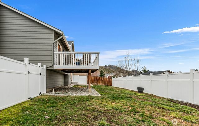 576 Saddle Rock Loop, Wenatchee, WA 98801