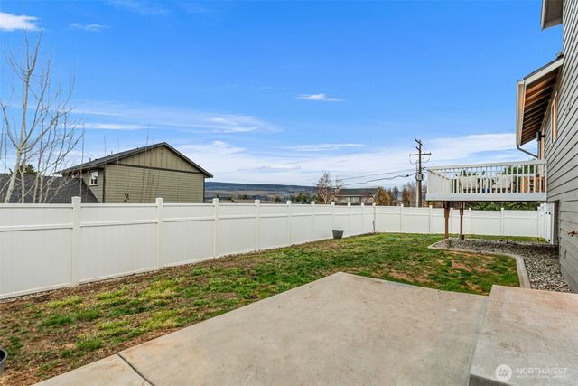 576 Saddle Rock Loop, Wenatchee, WA 98801