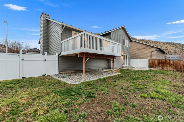 576 Saddle Rock Loop, Wenatchee, WA 98801