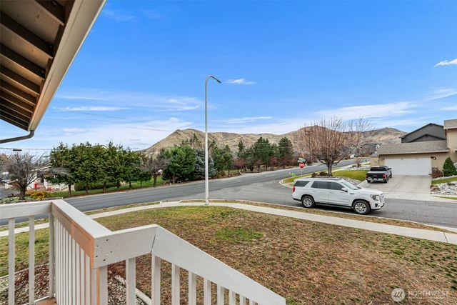 576 Saddle Rock Loop, Wenatchee, WA 98801