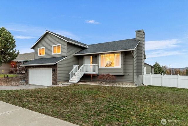 576 Saddle Rock Loop, Wenatchee, WA 98801