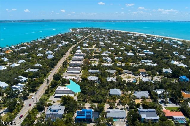 1084 S Yachtsman DR, Sanibel, FL 33957