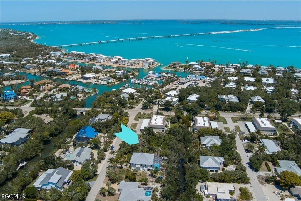 1084 S Yachtsman DR, Sanibel, FL 33957