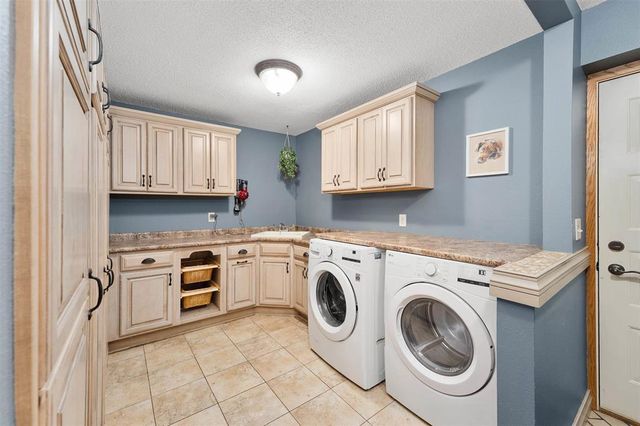 7865 Blue Valley Drive, Eau Claire, WI 54703