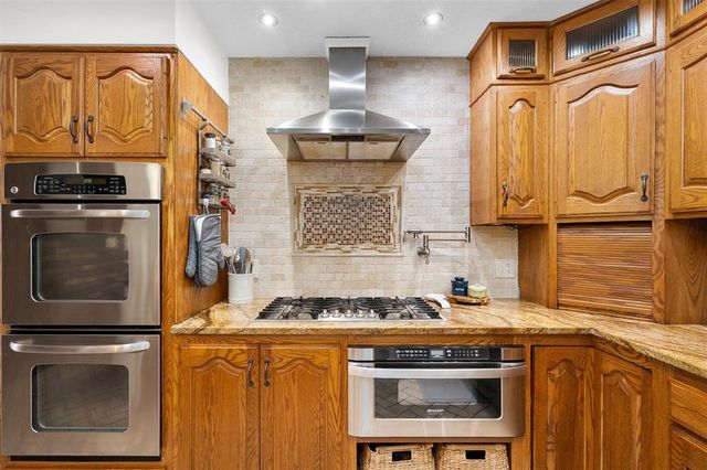 7865 Blue Valley Drive, Eau Claire, WI 54703