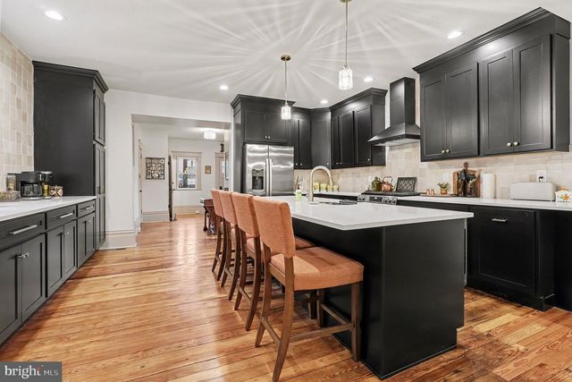 24 E ORANGE ST, Lititz, PA 17543