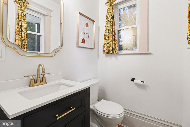 24 E ORANGE ST, Lititz, PA 17543