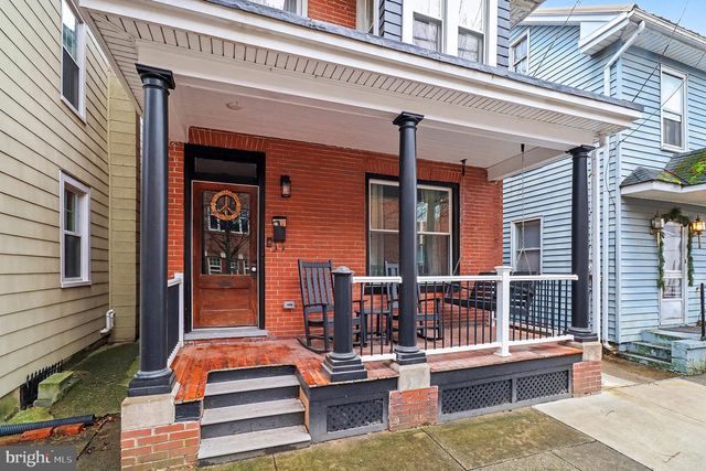 24 E ORANGE ST, Lititz, PA 17543