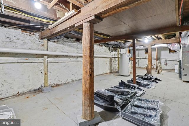 24 E ORANGE ST, Lititz, PA 17543