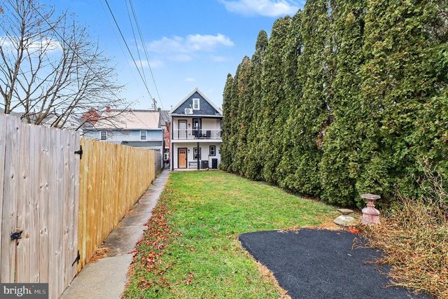 24 E ORANGE ST, Lititz, PA 17543