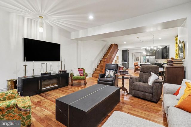 24 E ORANGE ST, Lititz, PA 17543