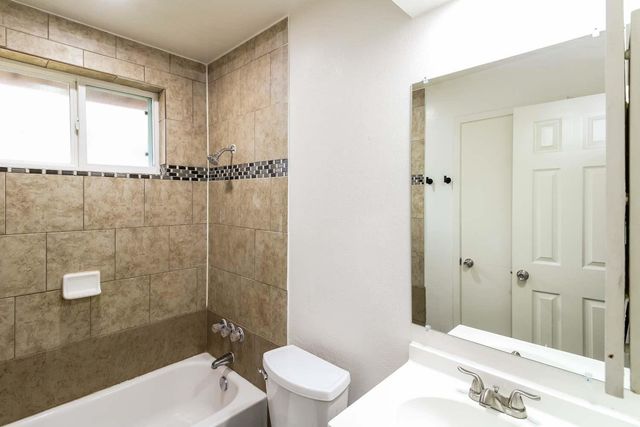 206 Brandywyne Drive, Friendswood, TX 77546