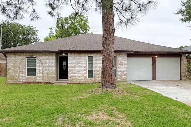 206 Brandywyne Drive, Friendswood, TX 77546