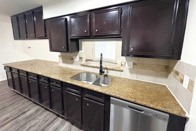 206 Brandywyne Drive, Friendswood, TX 77546