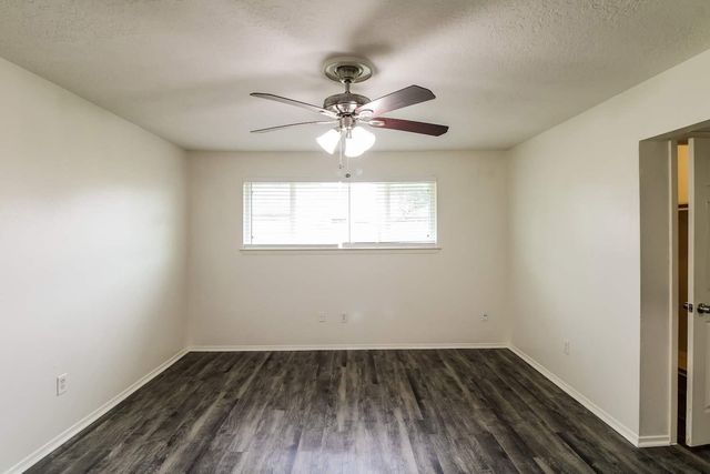 206 Brandywyne Drive, Friendswood, TX 77546
