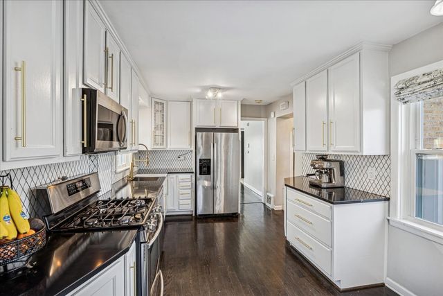 1426 Bristol Avenue, Westchester, IL 60154