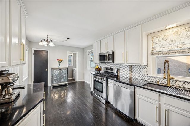 1426 Bristol Avenue, Westchester, IL 60154