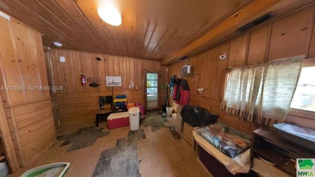 35 Hinshaw St, Arnolds Park, IA 51331