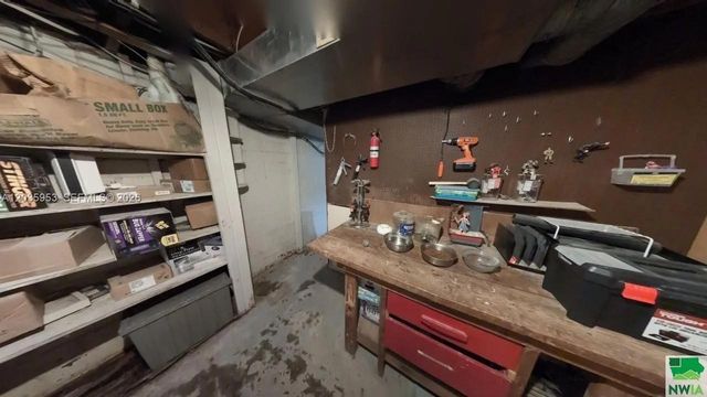 35 Hinshaw St, Arnolds Park, IA 51331