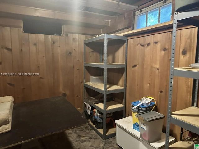 35 Hinshaw St, Arnolds Park, IA 51331