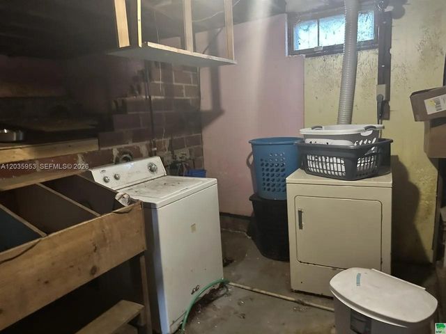 35 Hinshaw St, Arnolds Park, IA 51331