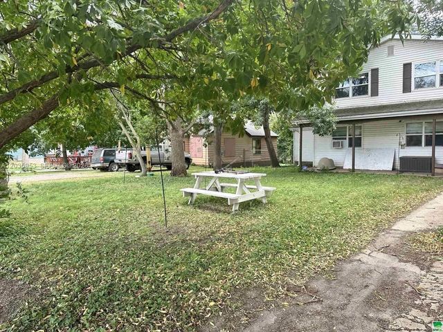35 Hinshaw St, Arnolds Park, IA 51331