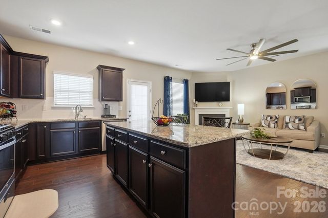 10630 Bradstreet Commons Way, Charlotte, NC 28215