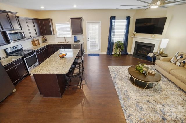 10630 Bradstreet Commons Way, Charlotte, NC 28215