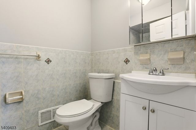 884 S 17Th St, Newark City, NJ 07108