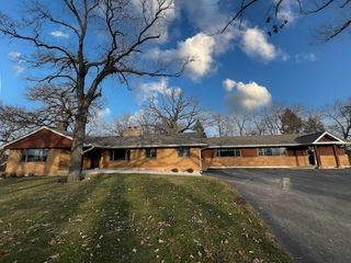1700 S Eastwood Drive, Woodstock, IL 60098