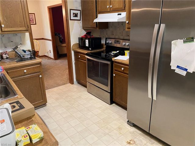 1124 Lowland Cottage LN, Virginia Beach, VA 23454