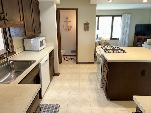 11975 E Lee Mar Drive, Vicksburg, MI 49097