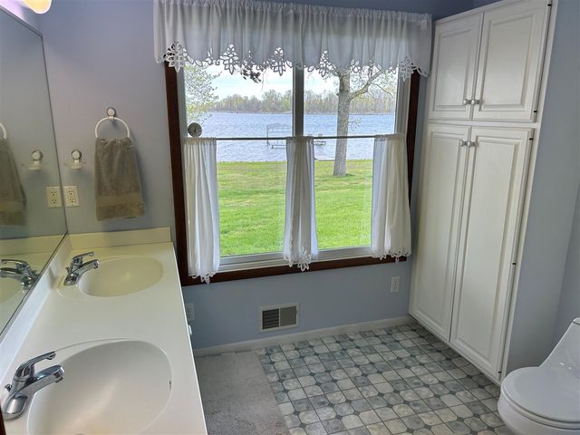 11975 E Lee Mar Drive, Vicksburg, MI 49097